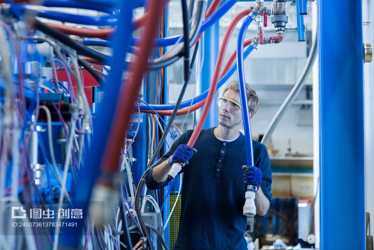 確保網絡穩定運行的守護者——網絡工廠技術員的電纜檢測